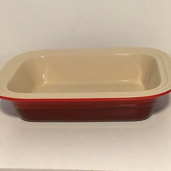Le Creuset Red Baking Dish - Picture 1 of 4